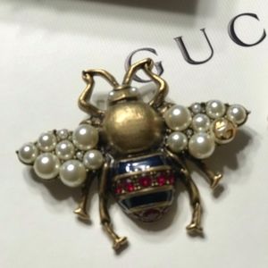 Bee brooch with crystals and pearls
